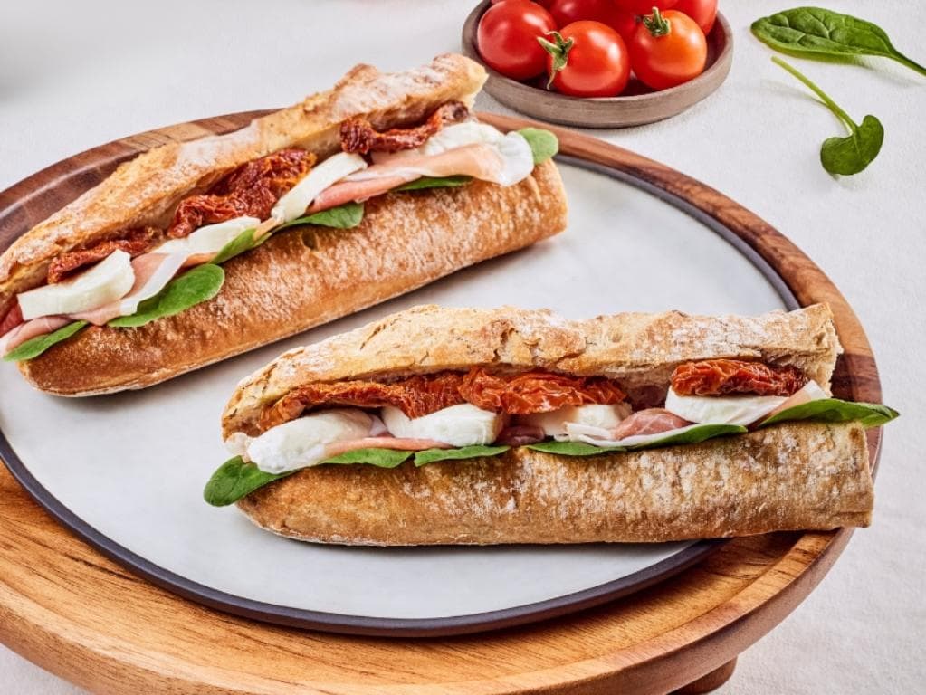 Bagietka firmowa Szynka parmeńska mozzarella Wieloziarnista