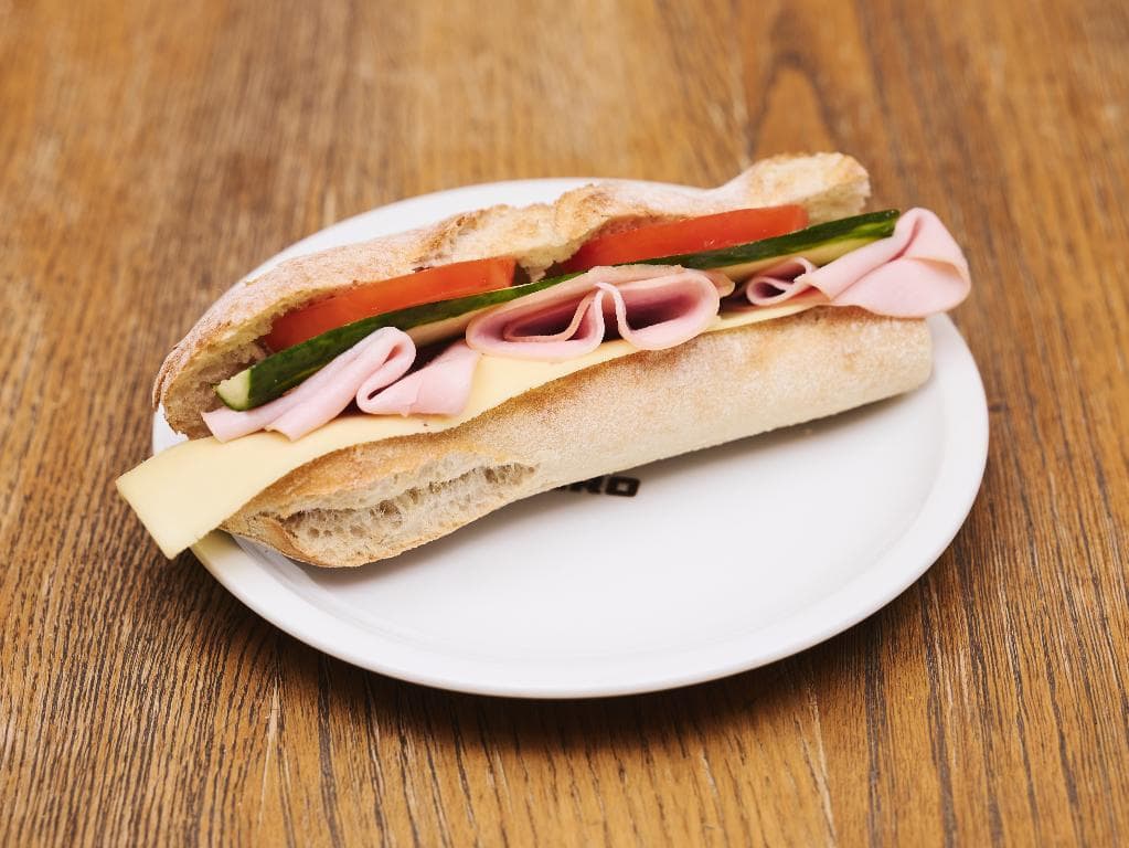 Bagietka klasyczna Dojrzewający radamer z szynką Wieloziarnista