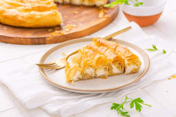 burek z nadzieniem serowym