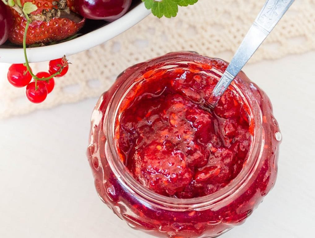 dżem z czerwonych owoców