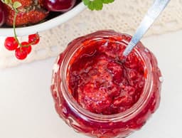 dżem z czerwonych owoców