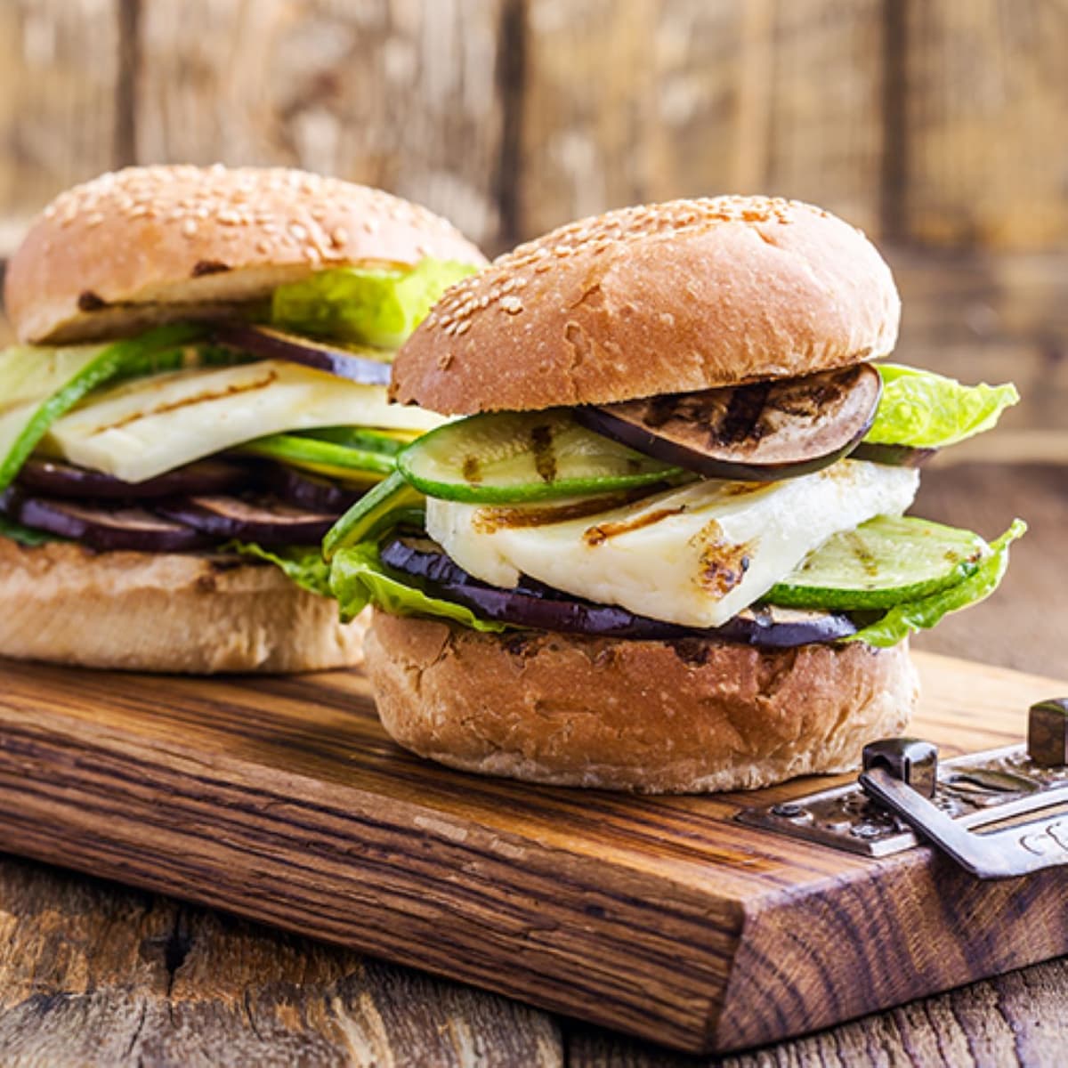 Grilled halloumi burger