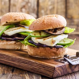 Grilled halloumi burger