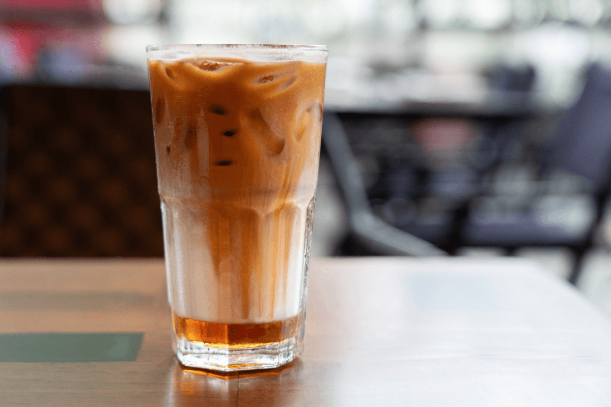 Iced Latte o smaku słonego karmelu