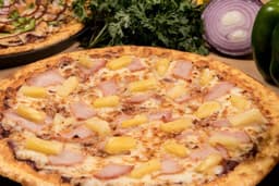 Kawałek pizzy hawajskiej