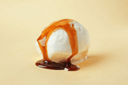 Lody o smaku waniliowym w kubeczku z polewą karmelową