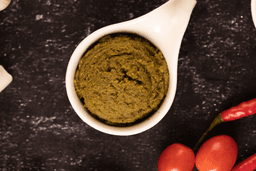 Łyżka pasty curry żółtej