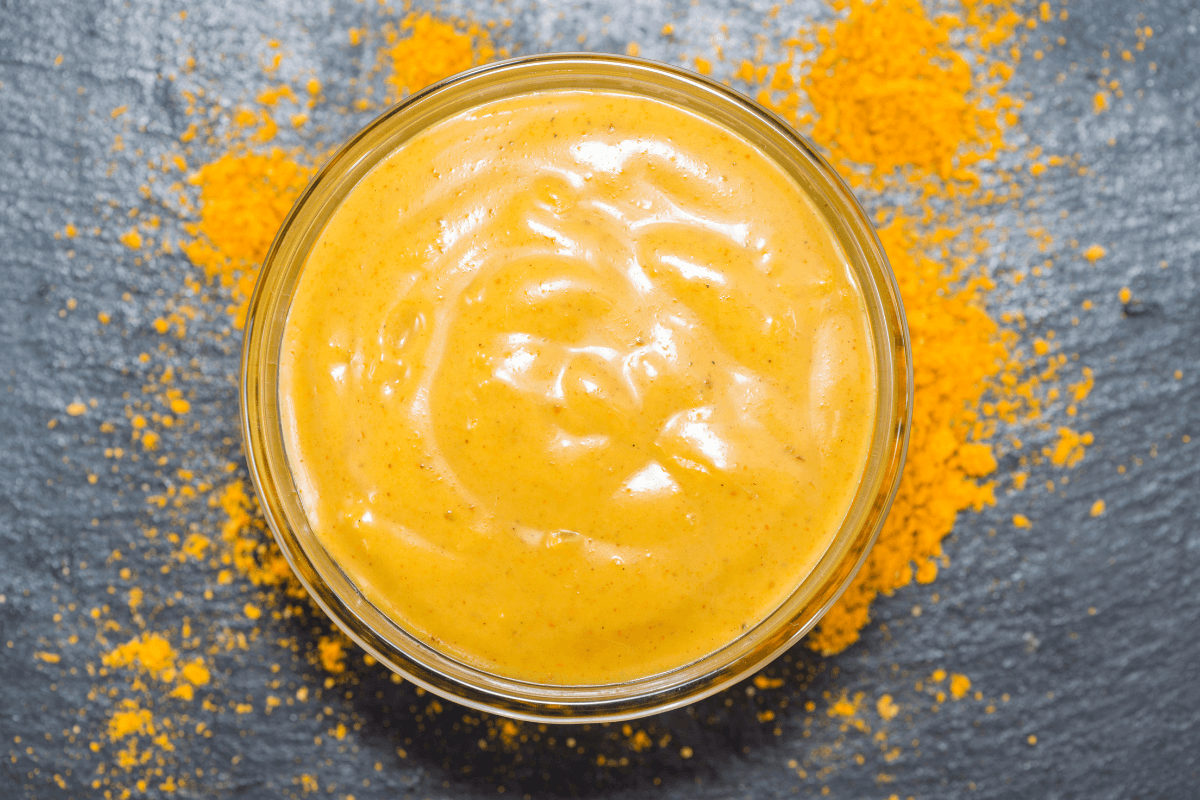 Łyżka sosu curry