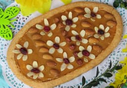 Mazurek kajmakowy z bakaliami