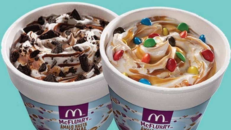 McFlurry®  KitKat®  o smaku waniliowym z polewą o smaku czekoladowym