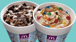 McFlurry®  KitKat®  o smaku waniliowym z polewą o smaku czekoladowym