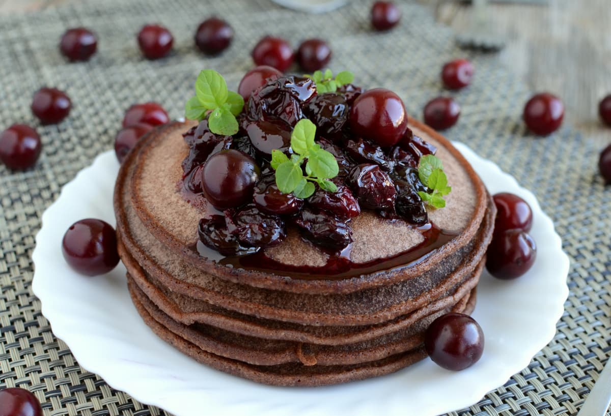 Pancakes z wiśniami
i czekoladą