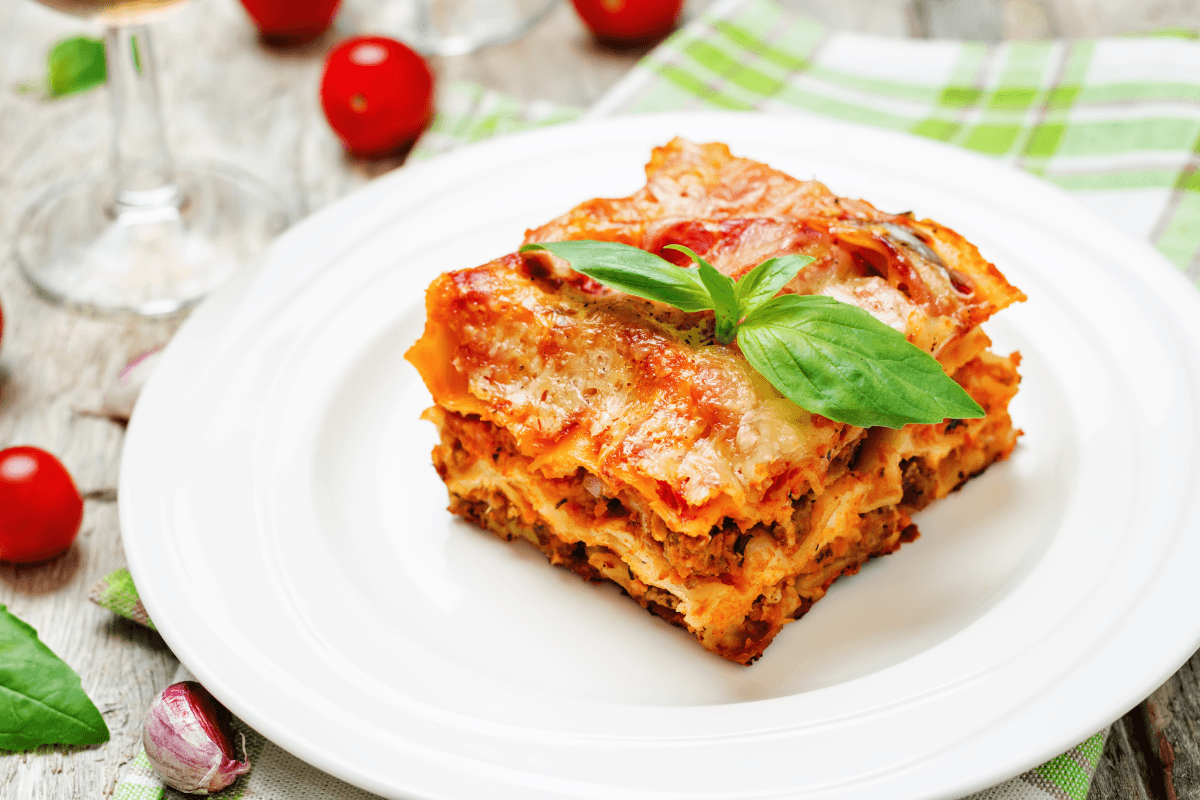 Porcja lasagne bolognese