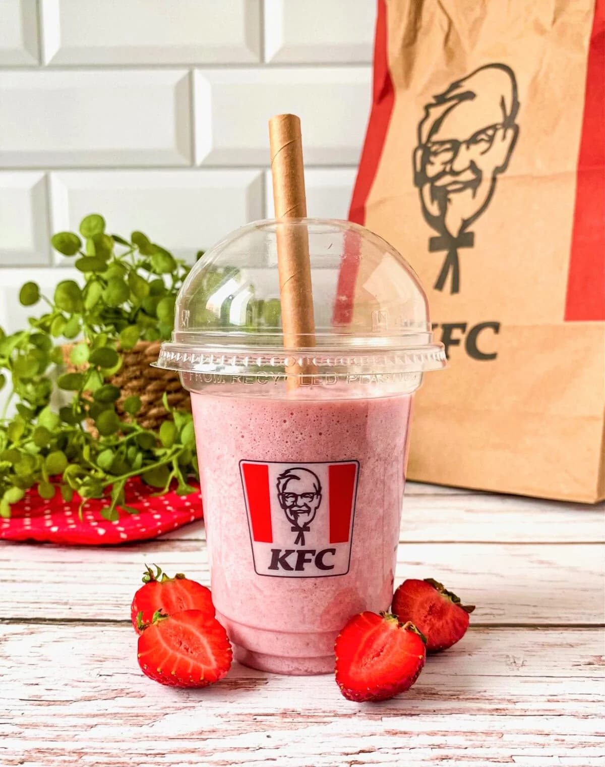 Shake o smaku truskawkowym duży