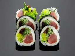 Sushi z surowym tuńczykiem