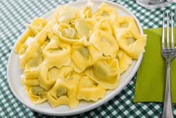 Tortelloni z ricottą i szpinakiem