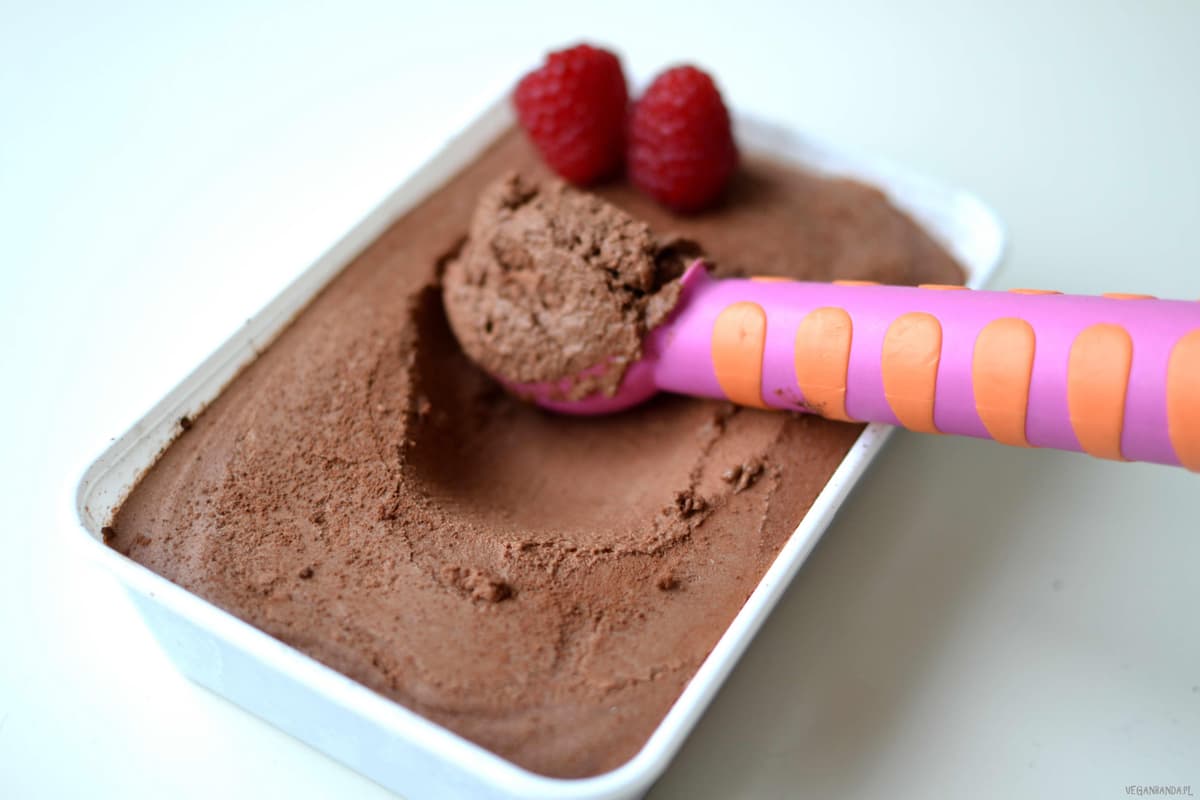 wegańskie lody czekoladowe