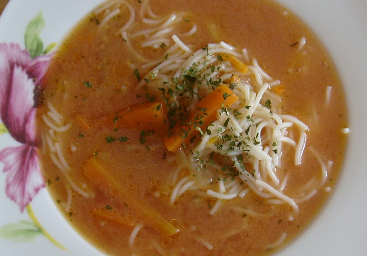 Zupa pomidorowa (na udku kurczaka)